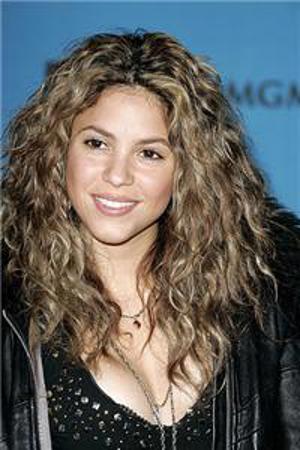 Shakira has the "hip swing" for golf