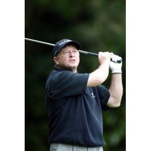 Young golfer disqualifies himself over golf club error