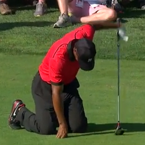 Woods Falls to His Knees in Pain During Final Round at The Barclays