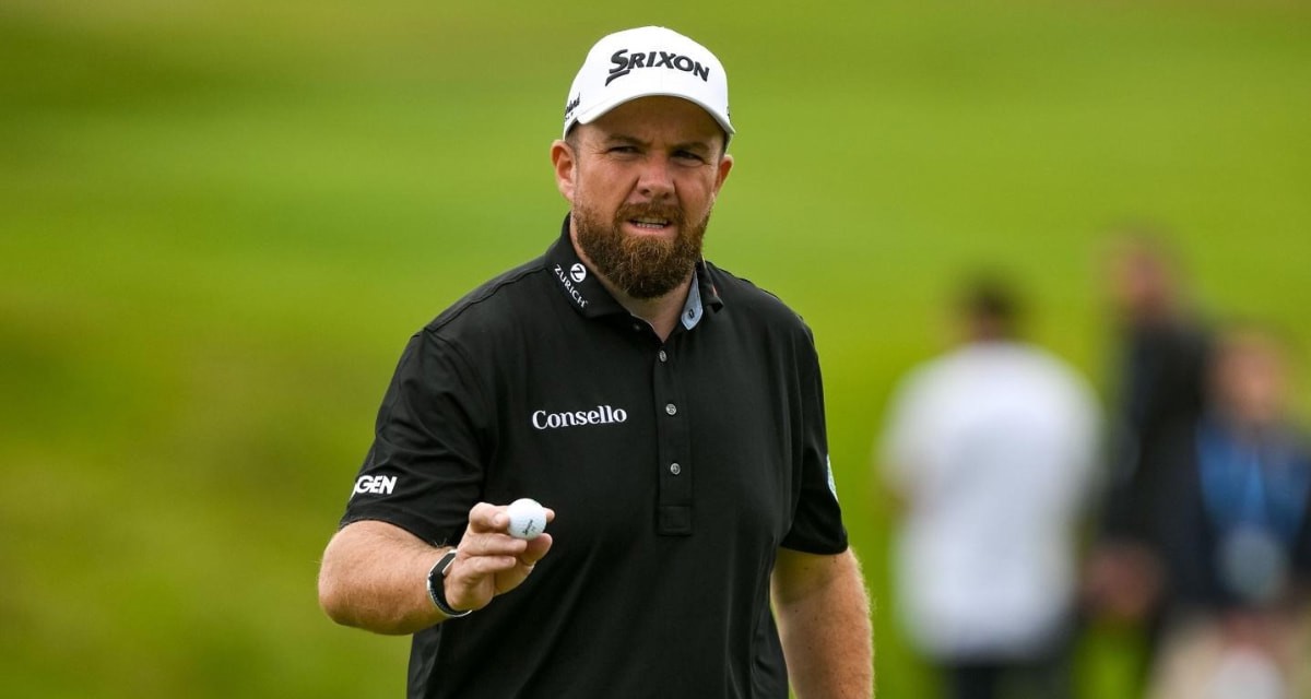 Shane Lowry acknowledging the crowd on the green at the Amgen Irish Open