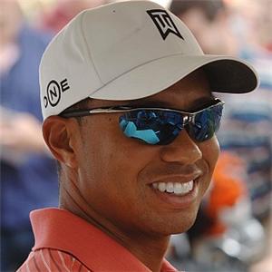 Woods Bends Over in Pain, Left Six Strokes Behind the Leader